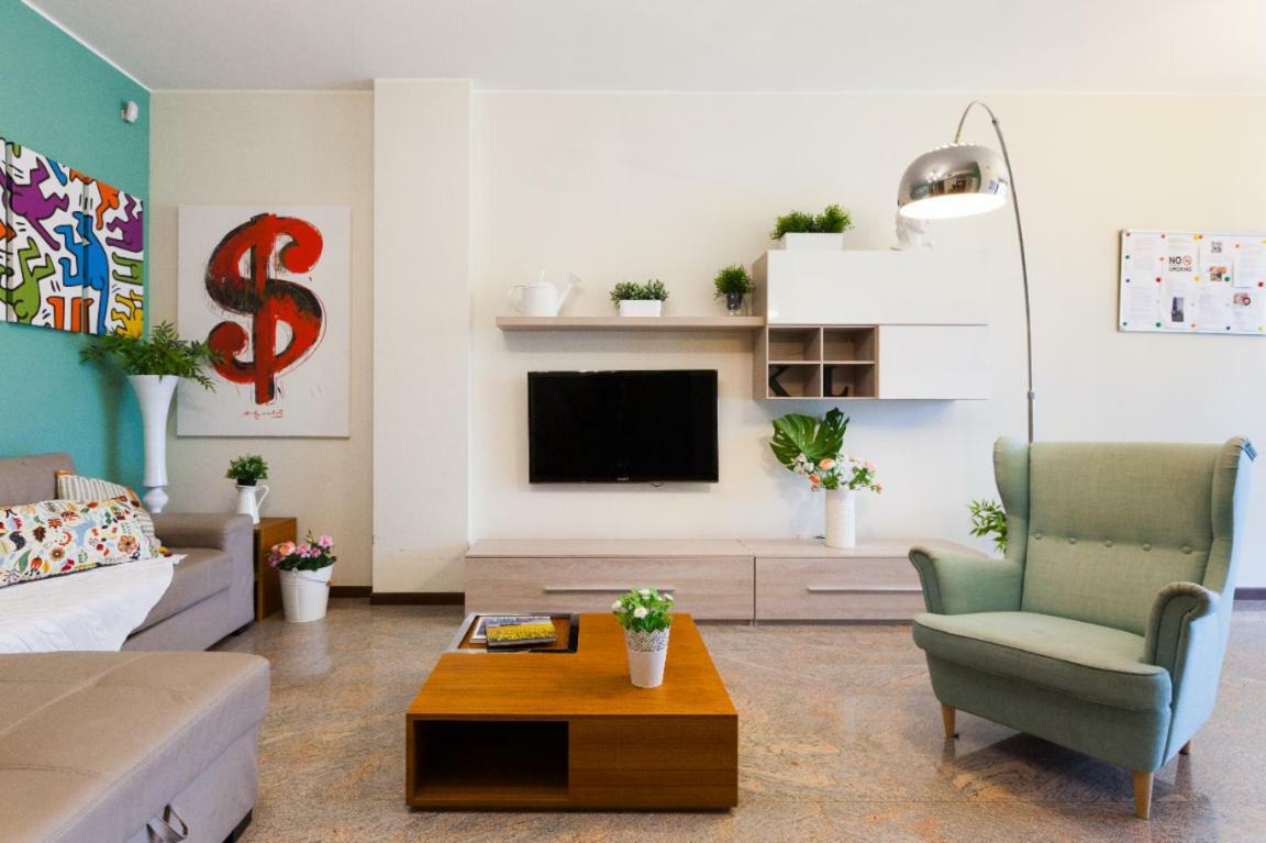 Downtown Eco Chic Apartment Milan Bagian luar foto