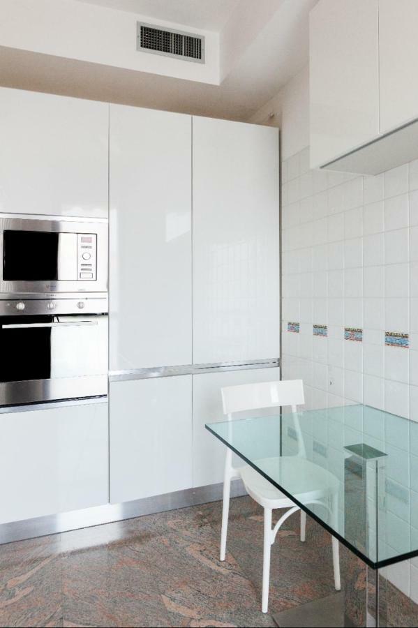 Downtown Eco Chic Apartment Milan Bagian luar foto