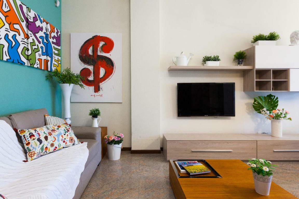 Downtown Eco Chic Apartment Milan Bagian luar foto